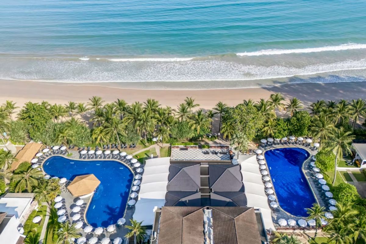 Sunprime Kamala Beach Resort Phuket beachfront and swimming pools