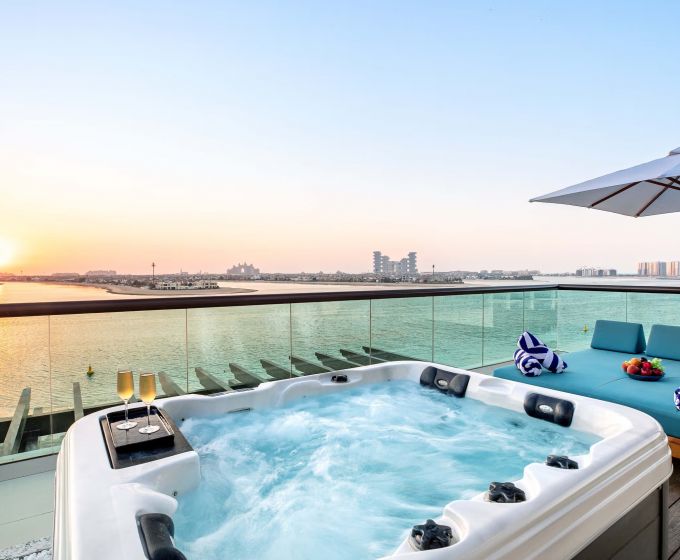 Infinity Pool at Taj Exotica Resort & Spa Dubai