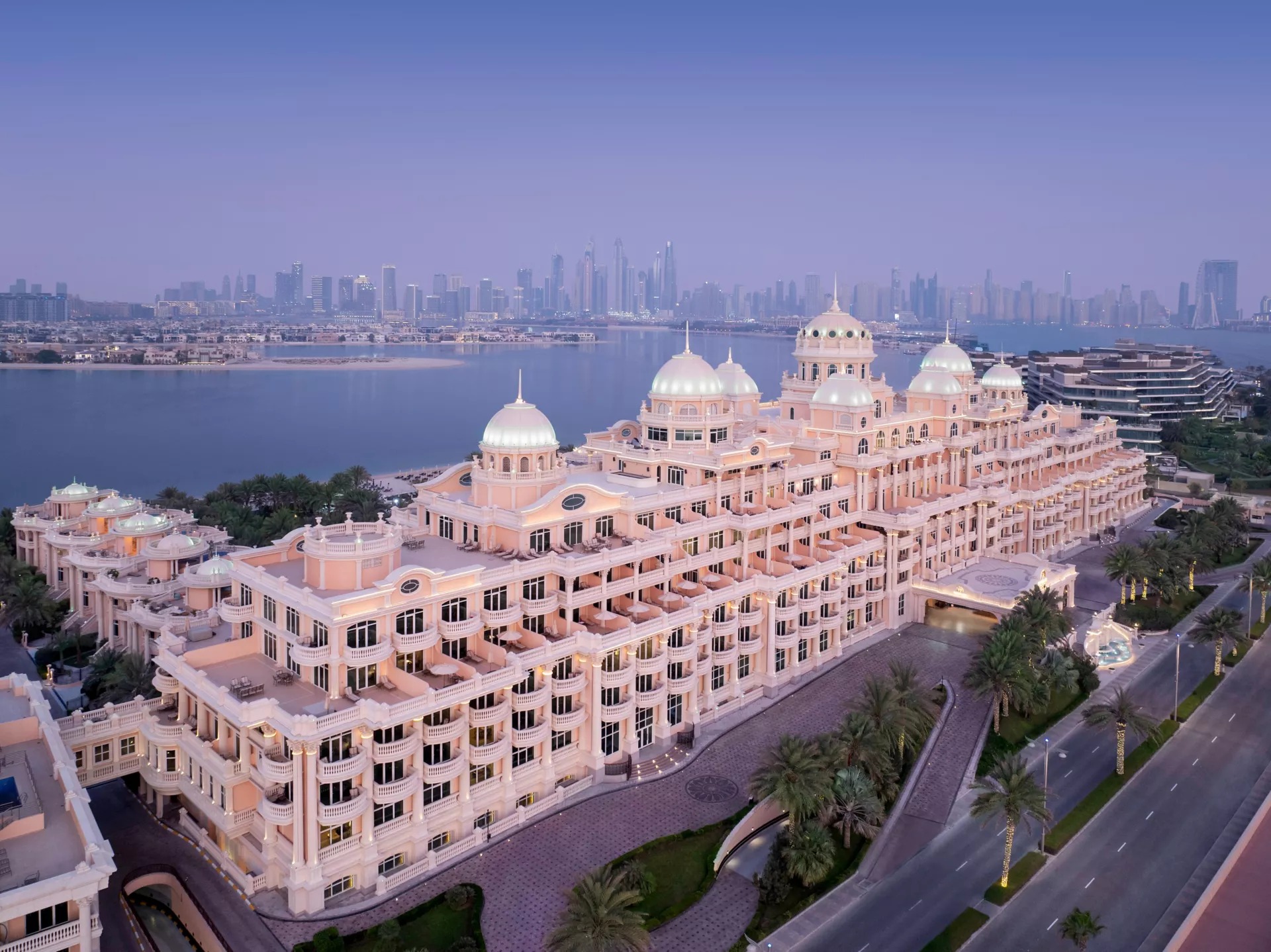 Raffles The Palm Dubai luxury hotel exterior