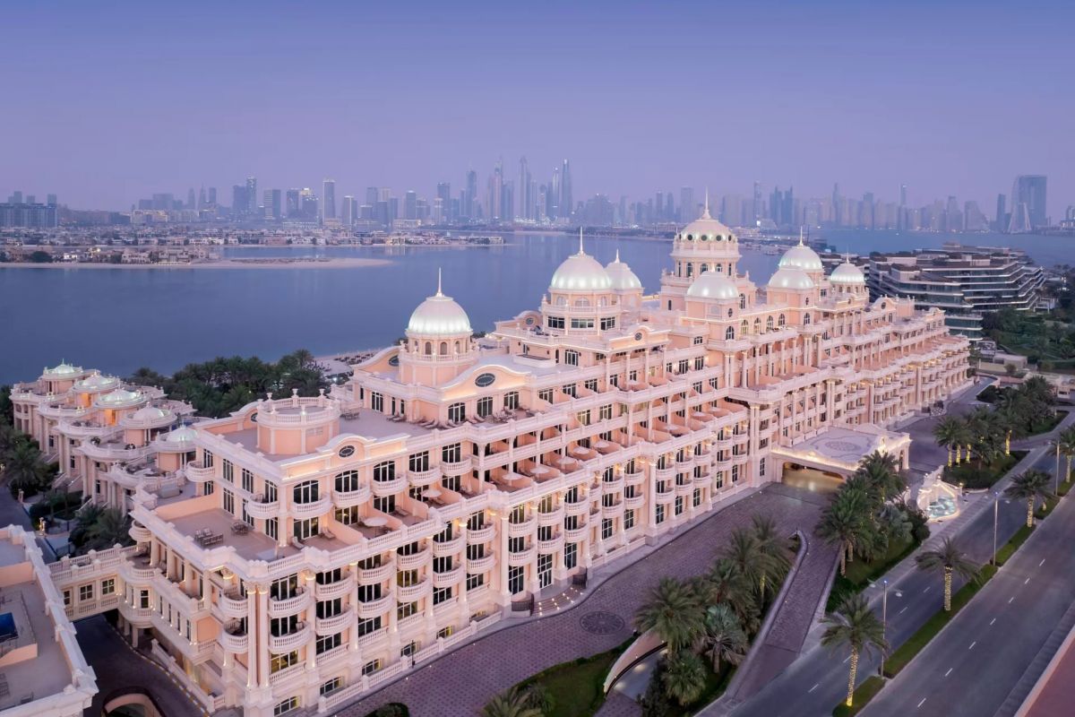 Raffles The Palm Dubai luxury hotel exterior