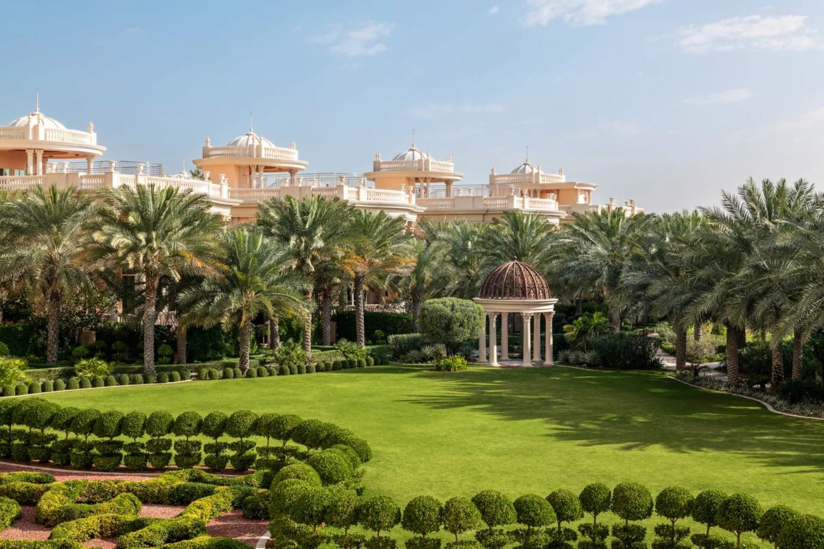 Raffles The Palm Dubai landscaped gardens