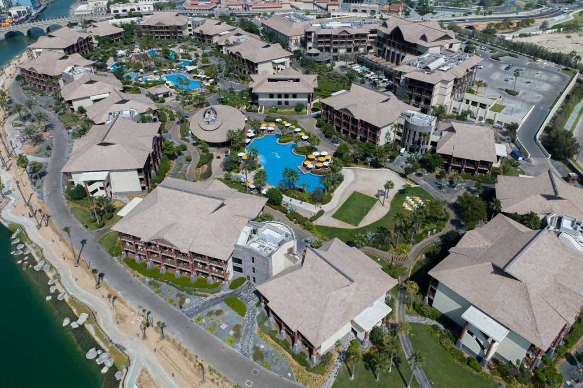 Lapita Dubai Parks and Resorts resort and pool area