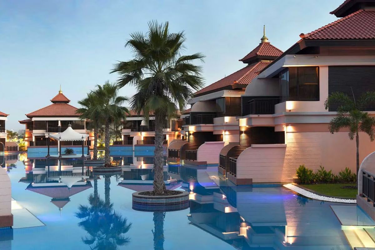 Lagoon villas and pool at Anantara The Palm Dubai Resort