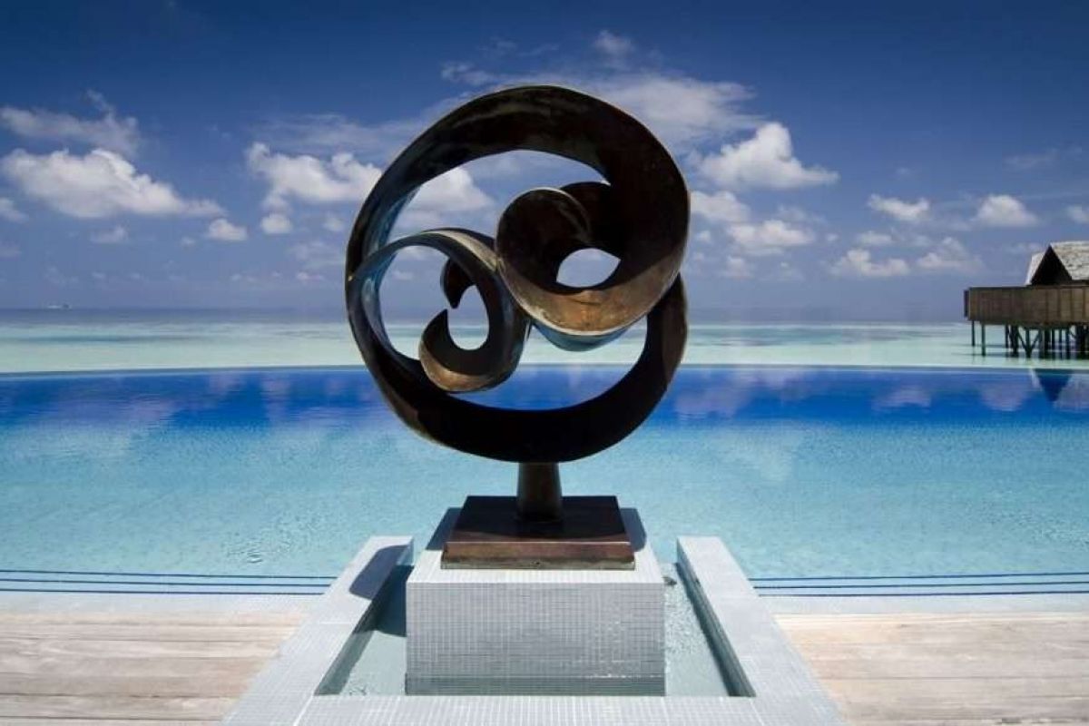 Lily Beach Resort and Spa Maldives Aqva Bar Pool
