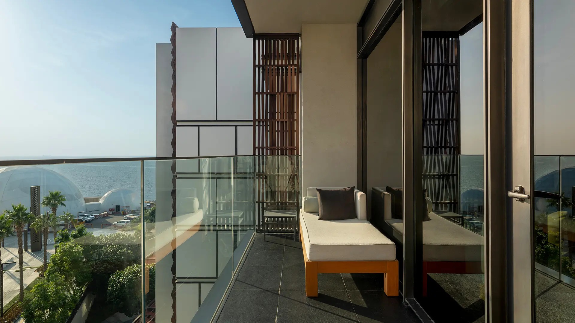 Banyan Tree Dubai Bliss Guestroom balcony