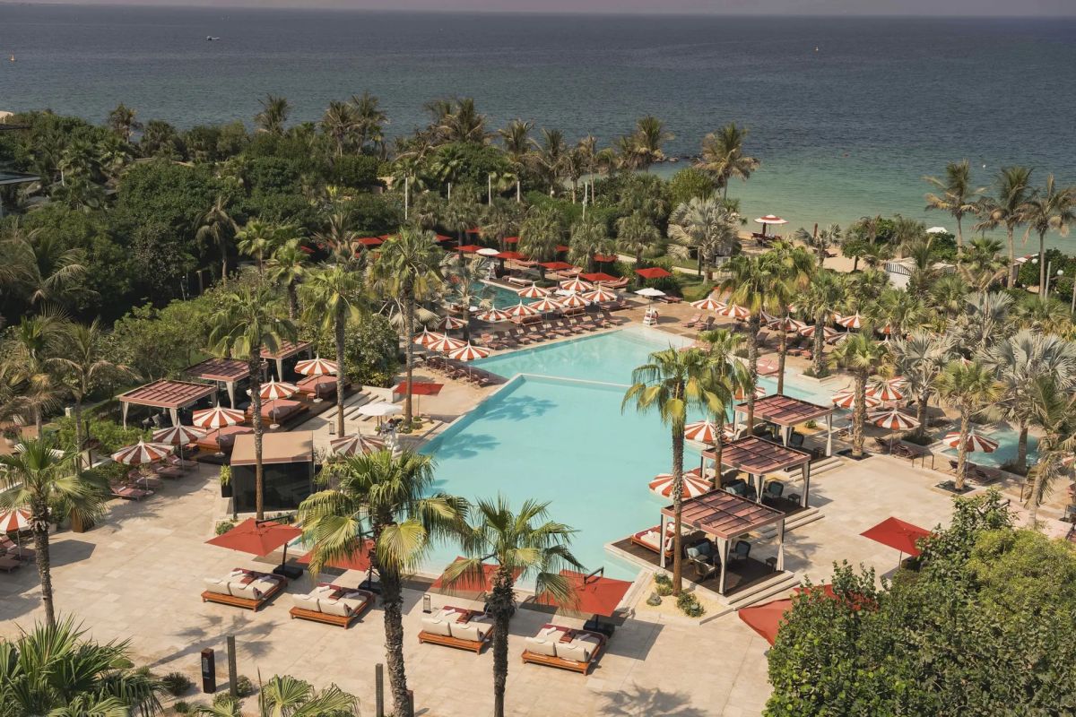 Banyan Tree Dubai swimming pool and beachfront