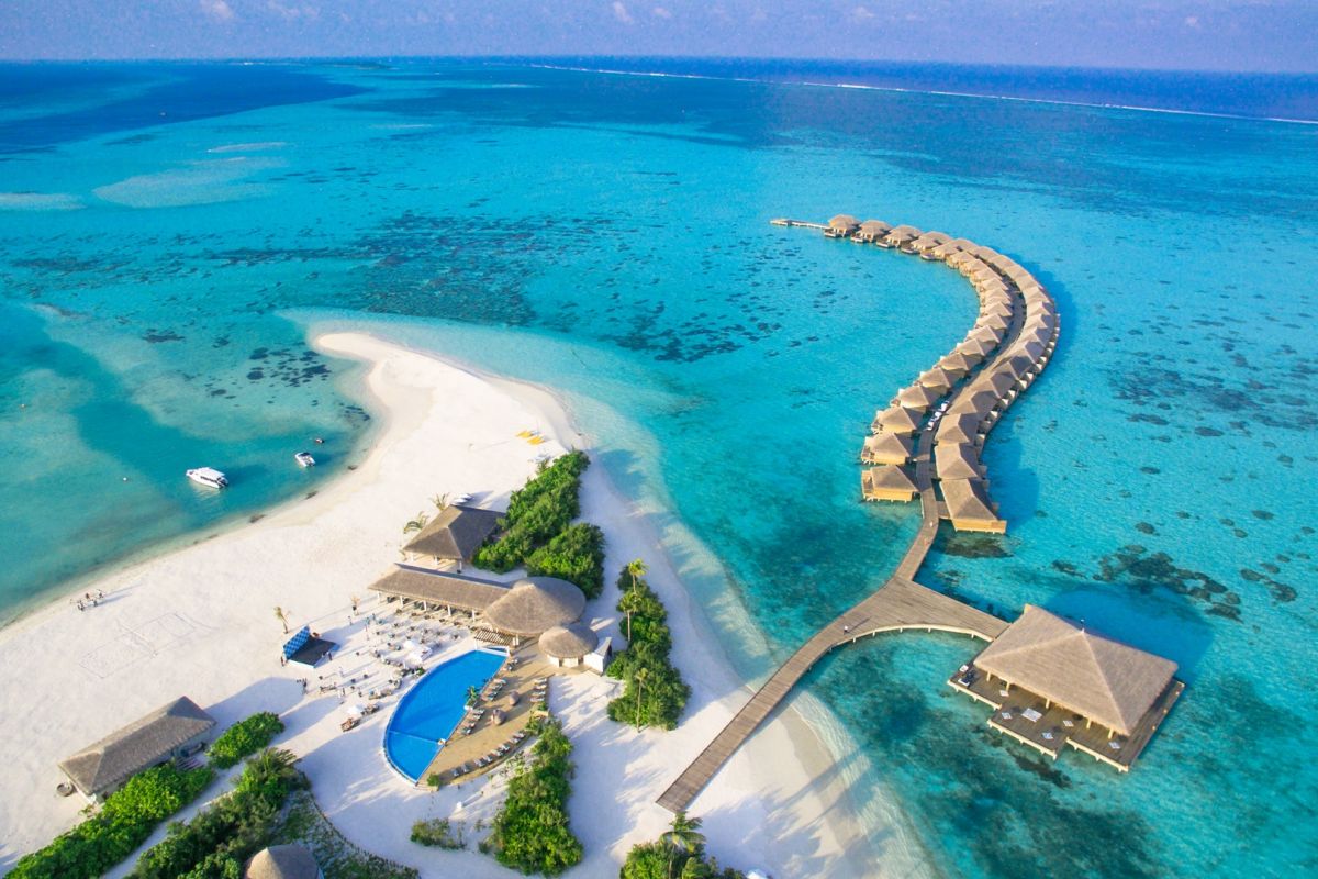 Cocoon Maldives Lagoon Villas and White Sand Beach