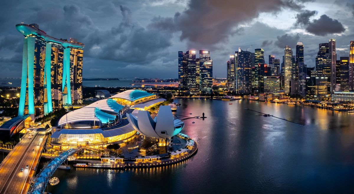 Singapore Marina Bay skyline at night