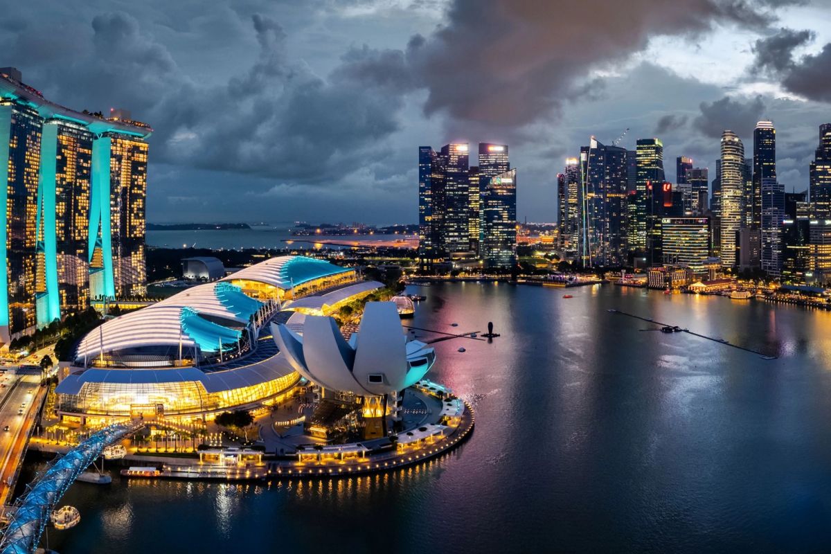 Singapore Marina Bay skyline at night