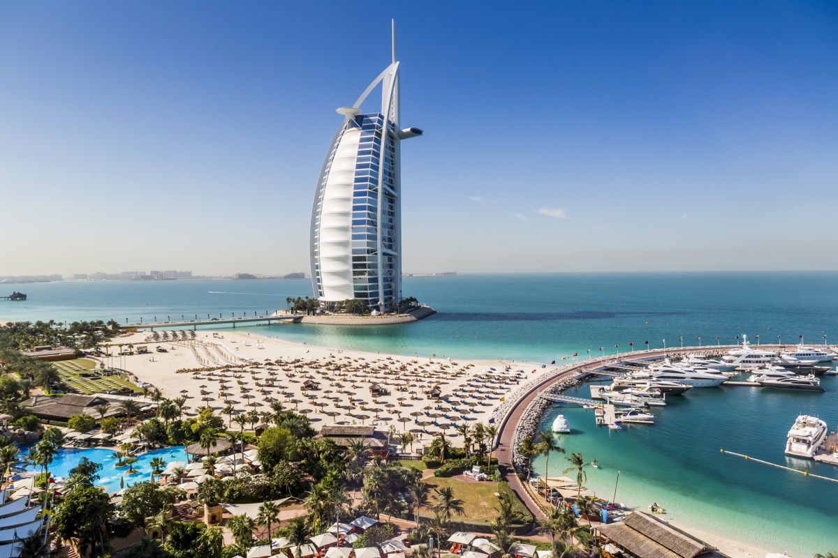Dubai Skyline with Burj Khalifa on a luxury Dubai holiday from London
