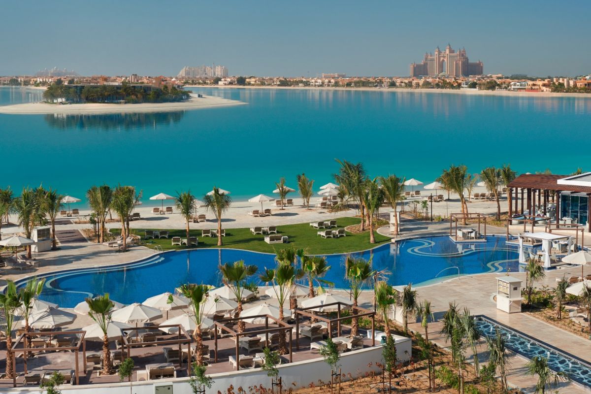 Waldorf Astoria Dubai Palm Jumeirah private beach and pool overlooking Palm Jumeirah