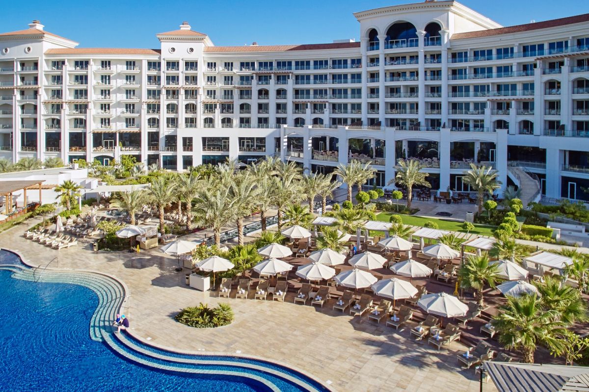 Waldorf Astoria Dubai Palm Jumeirah luxury hotel exterior and pool area