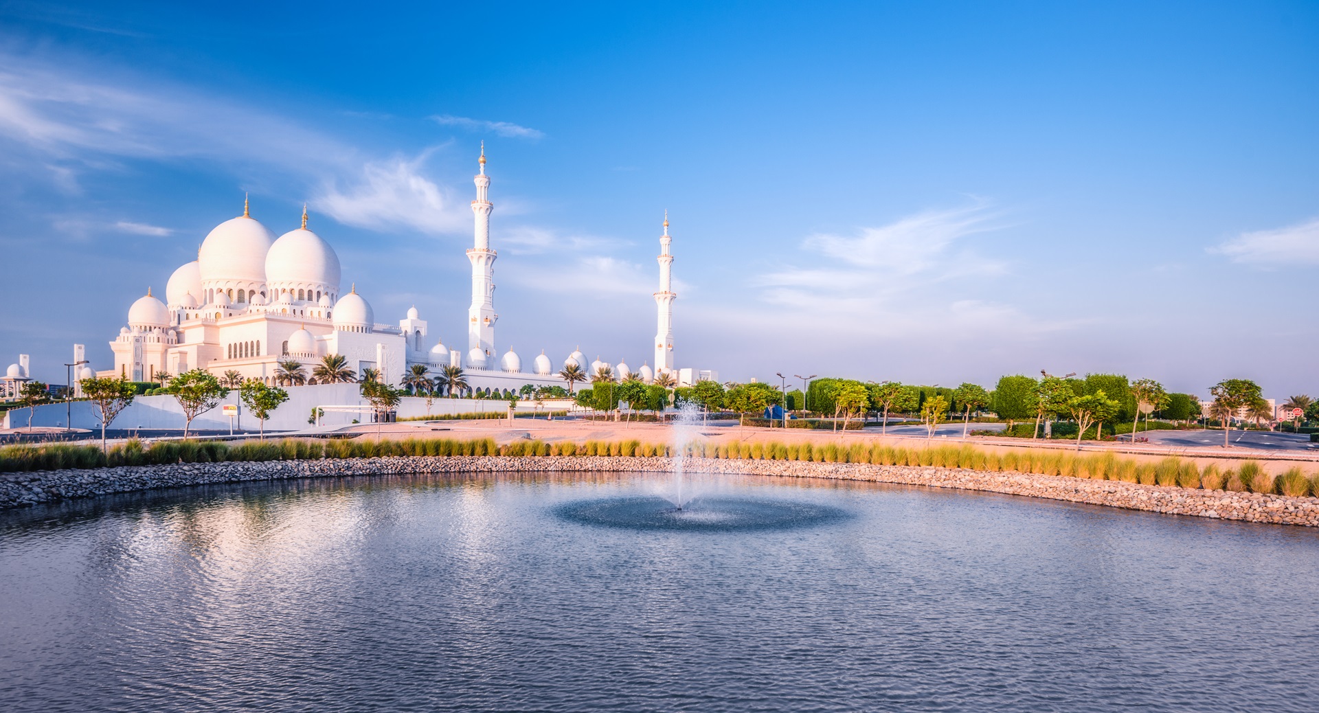 Sheikh Zayed Grand Mosque in Abu Dhabi on a UAE multi-centre holiday