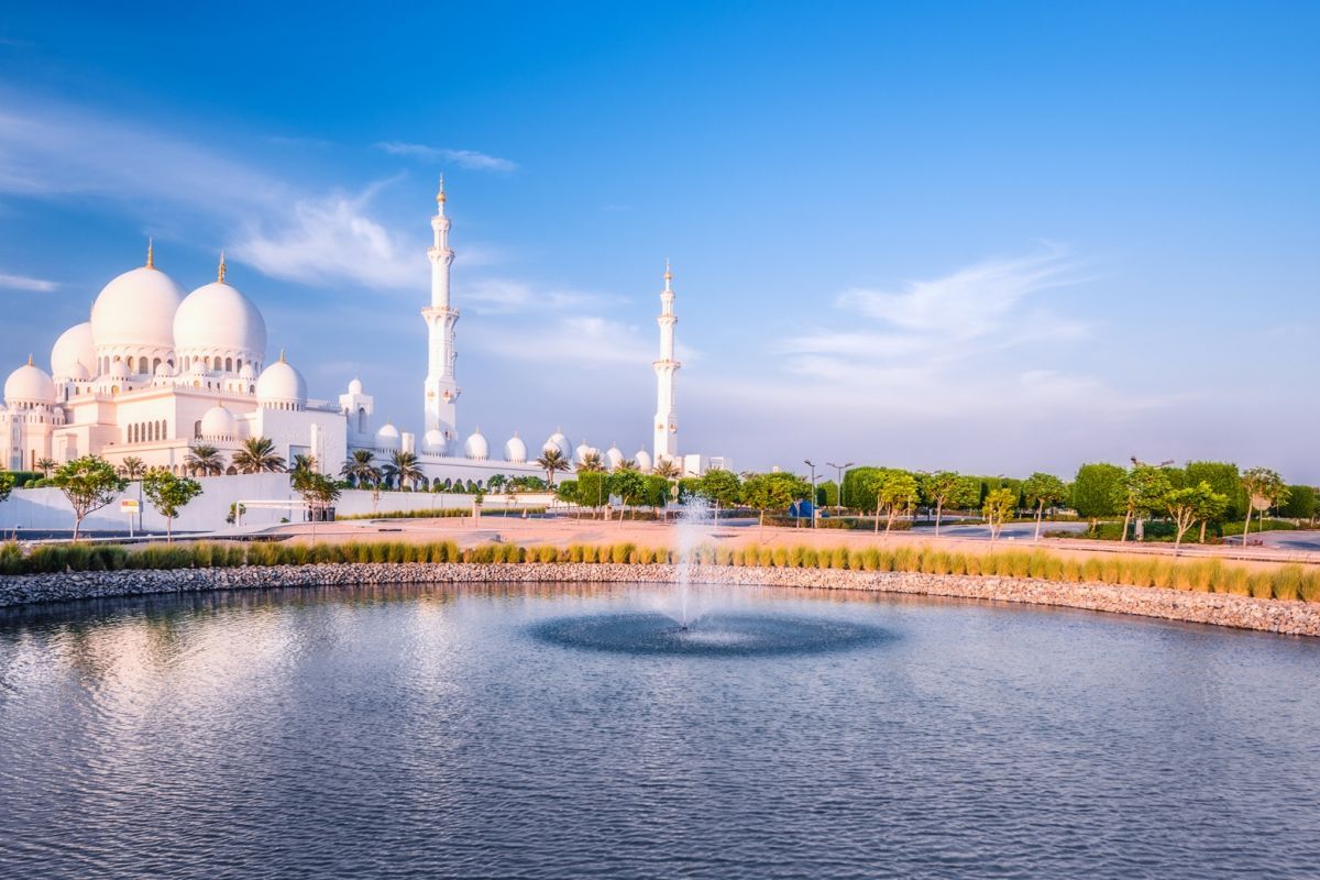 Sheikh Zayed Grand Mosque in Abu Dhabi on a UAE multi-centre holiday