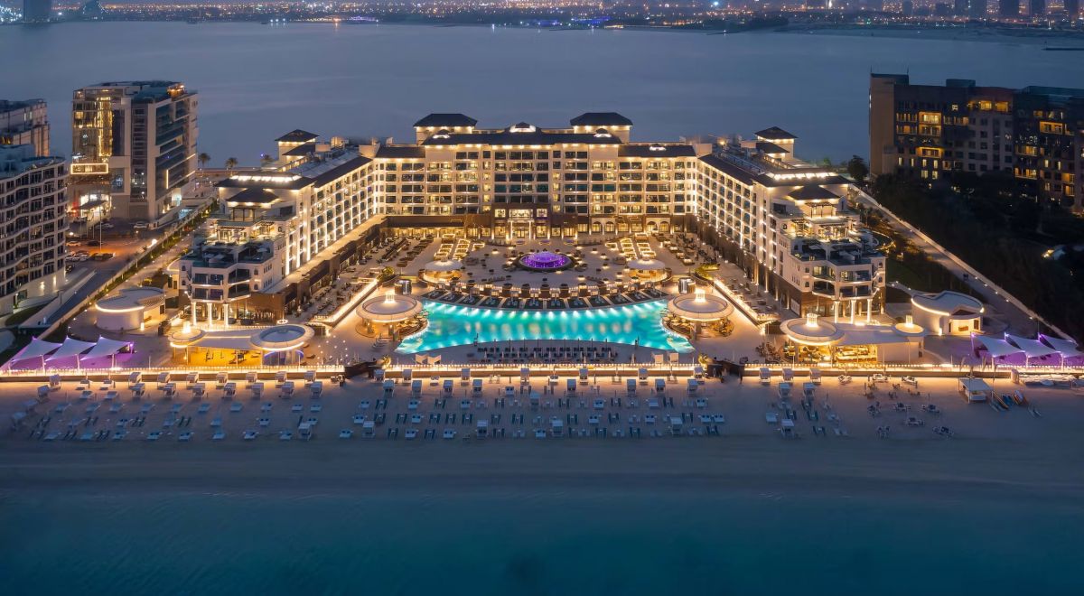 Taj Exotica Resort & Spa, The Palm Dubai at Night