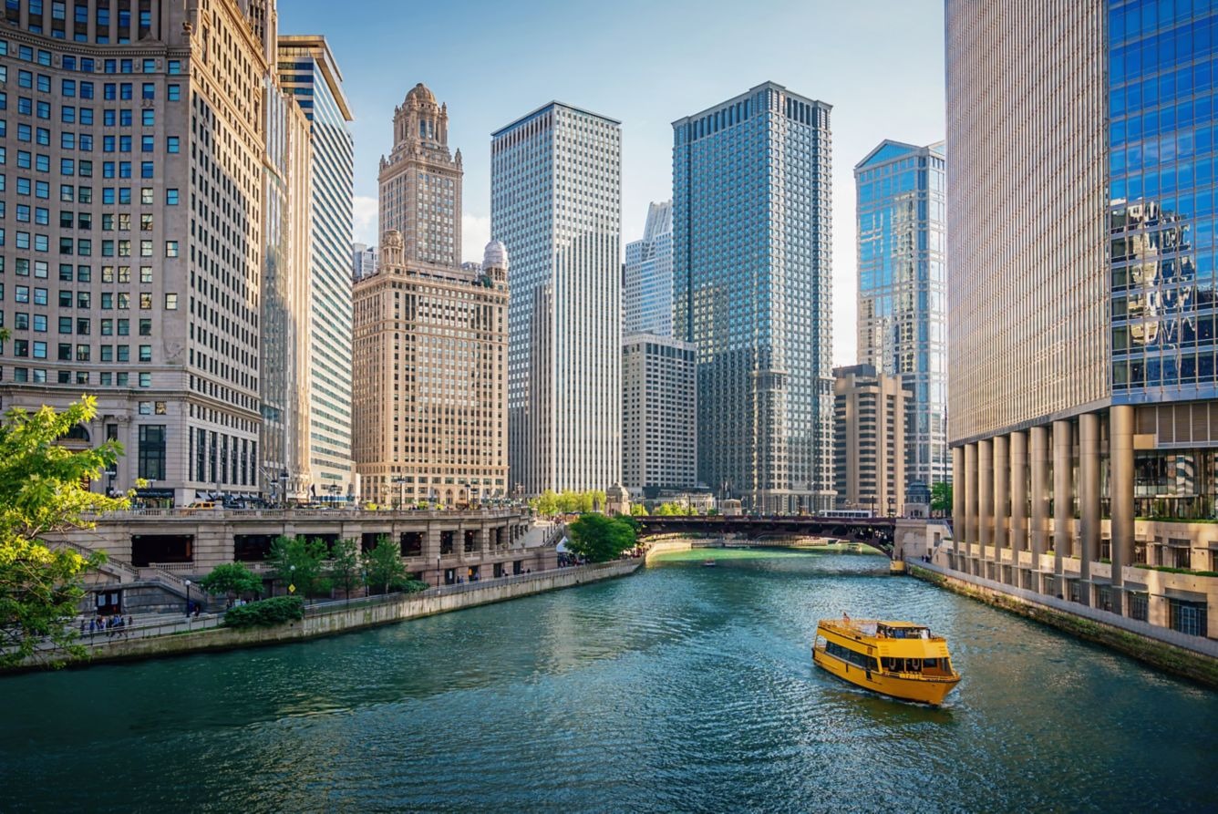 Chicago River and downtown Chicago skyline