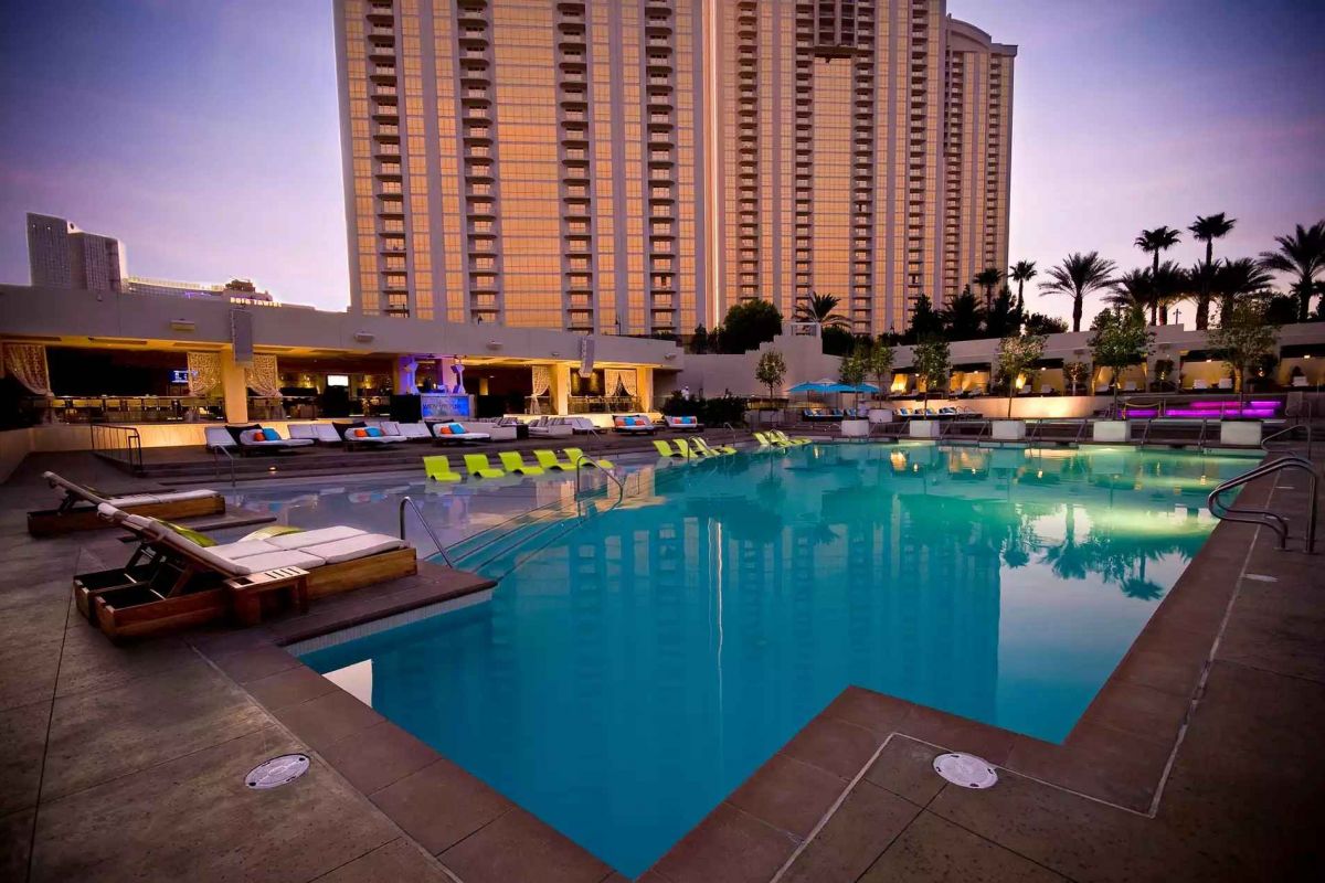 Pool at The Signature at MGM Grand Las Vegas