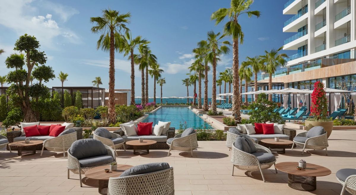 Mandarin Oriental Jumeira Dubai pool and beachfront