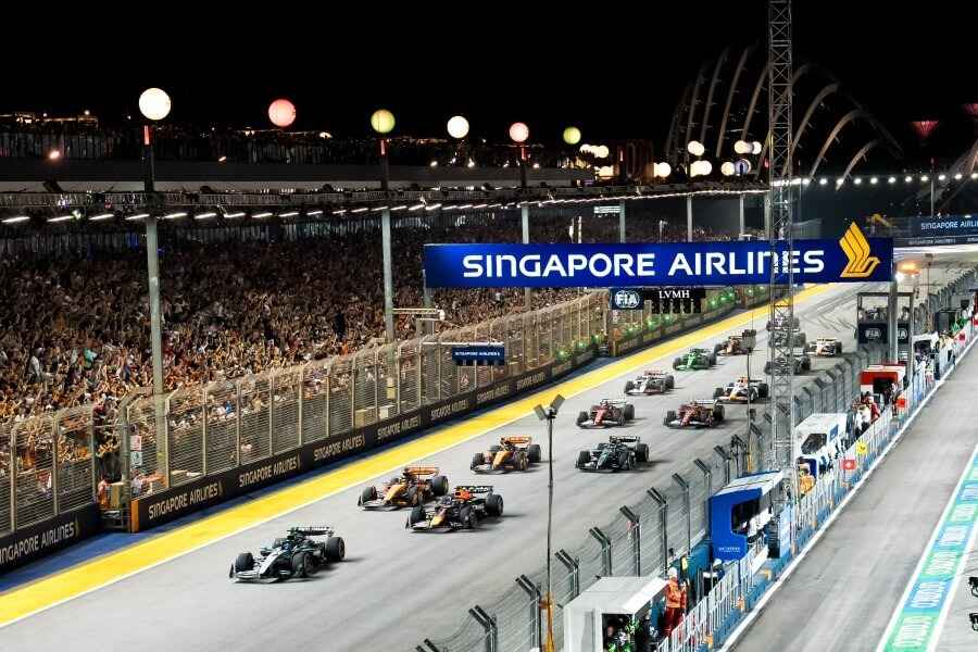 Singapore Grand Prix race action at the Marina Bay street circuit