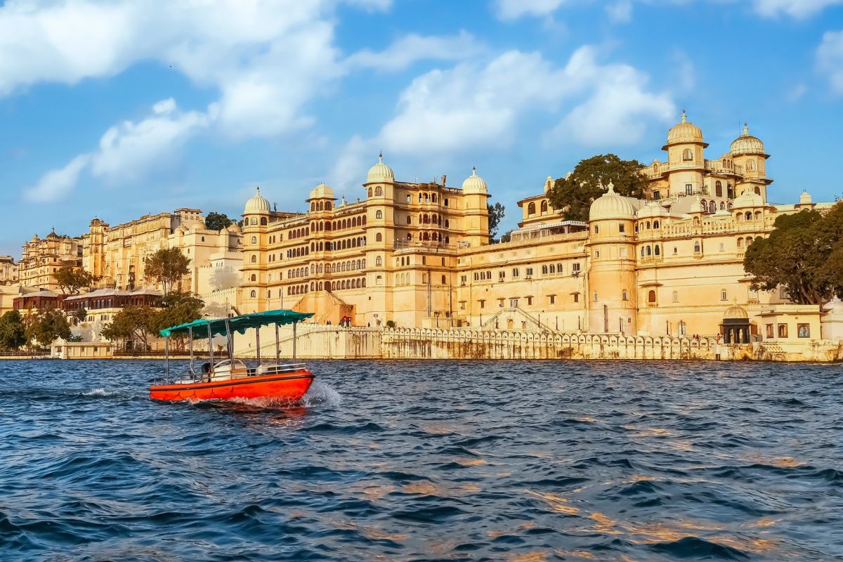 Lake Pichola and City Palace Udaipur Rajasthan India