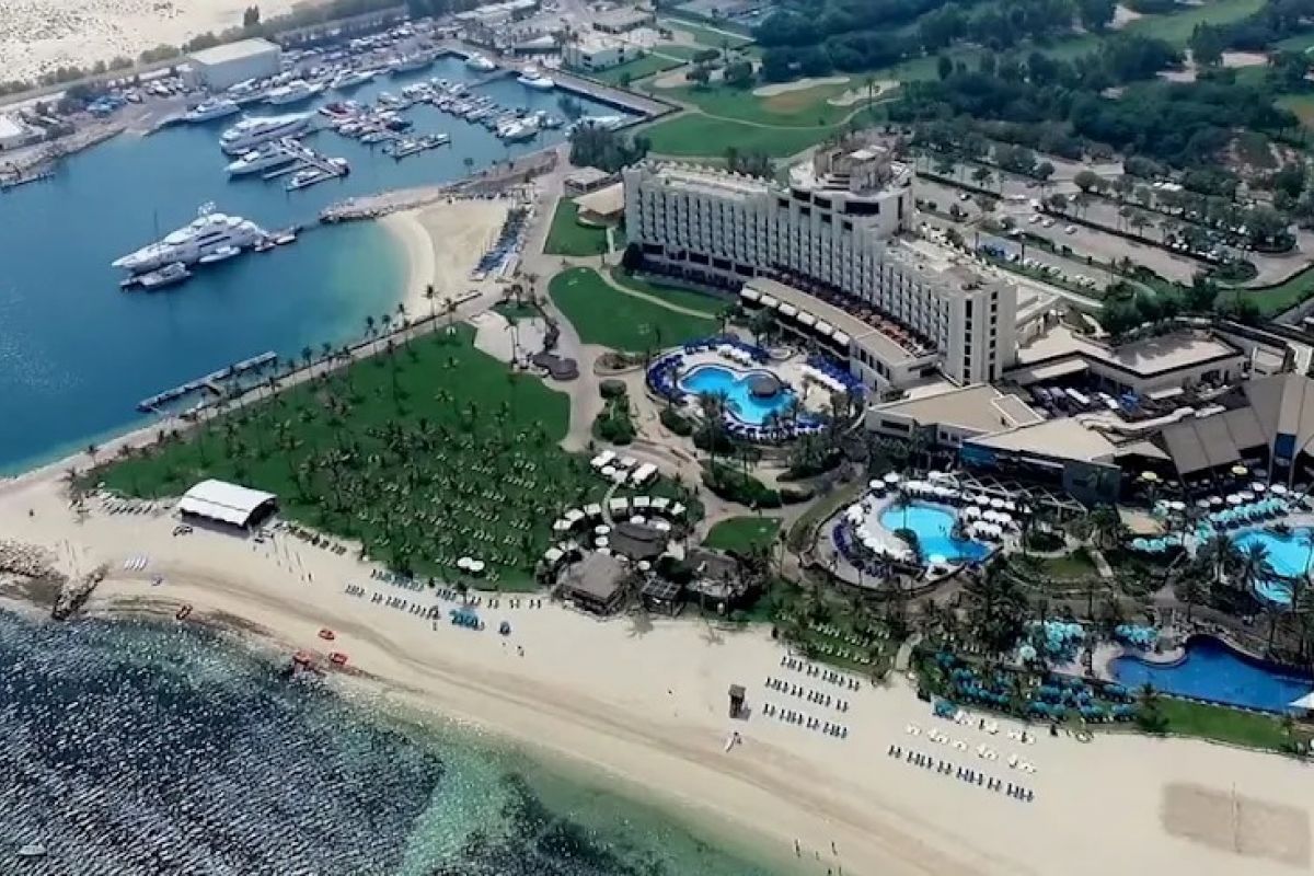 JA The Resort Dubai aerial view with beach and swimming pools