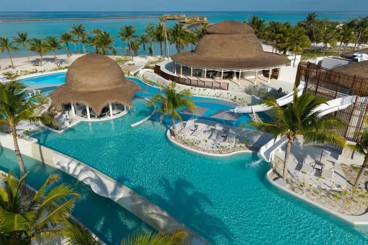 Centara Mirage Lagoon Maldives lagoon pool