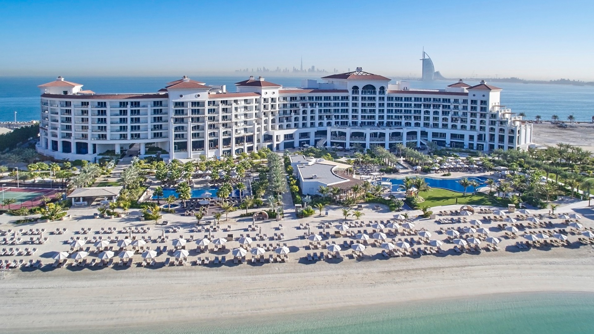 Waldorf Astoria Dubai Palm Jumeirah luxury beachfront resort in Dubai